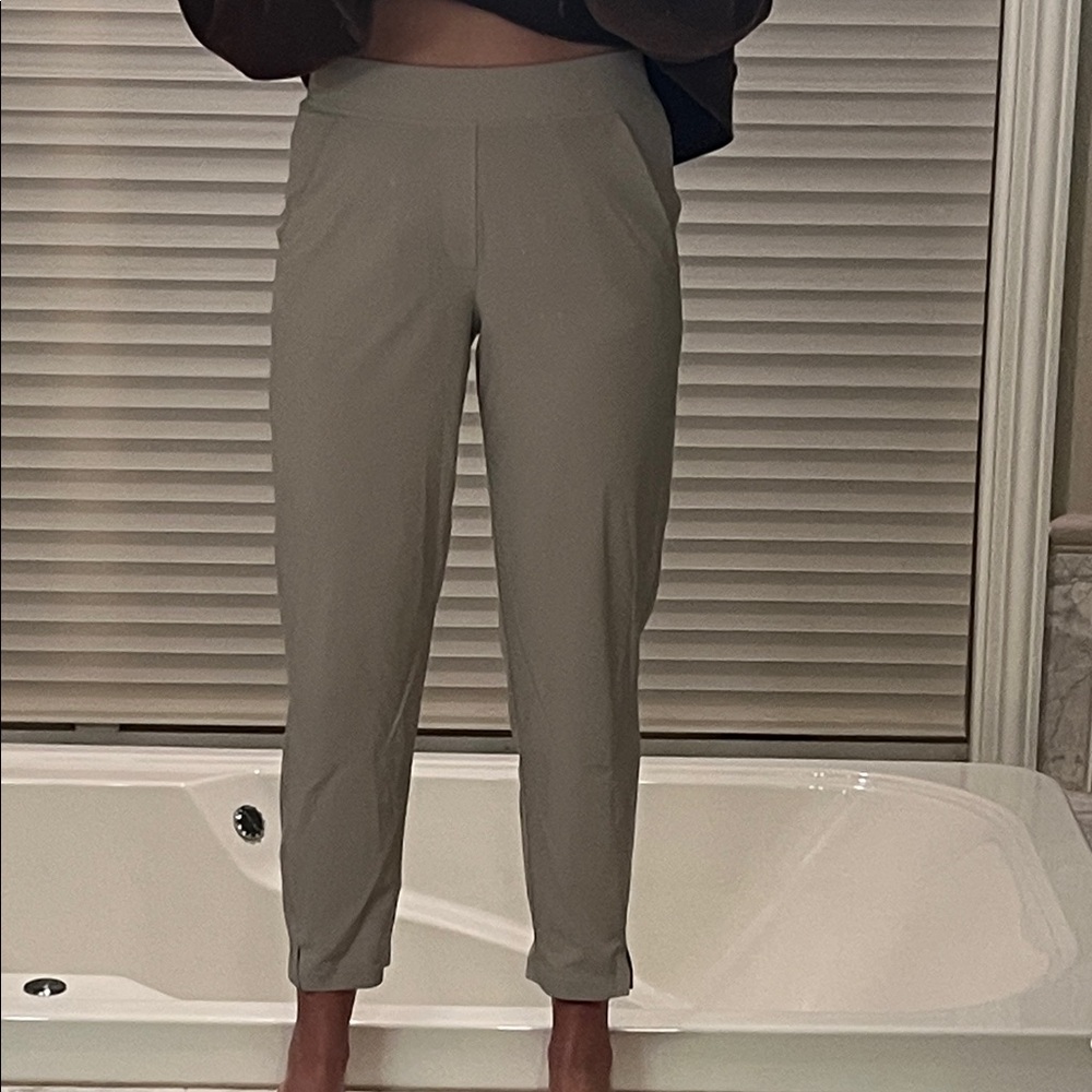 Athleta Women's Cropped Tan Pants